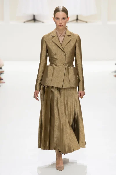 Look 44